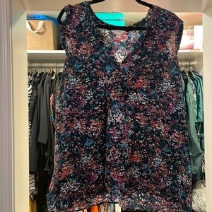 Cute summery top- new with tags